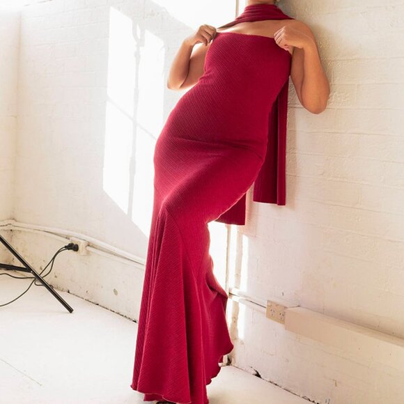 Dresses & Skirts - Sultry Fishtail Evening Dress | Bustier Top & Flowy Train | Sleek Bodycon Silhou